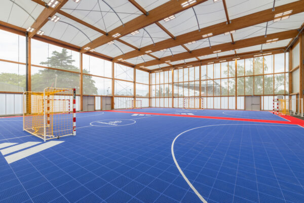 Equipements sportifs (gymnases, piscines, stades, complexes sportifs)
